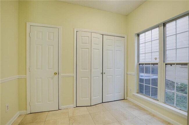 Building Photo - 4033 Oak Glenn Dr