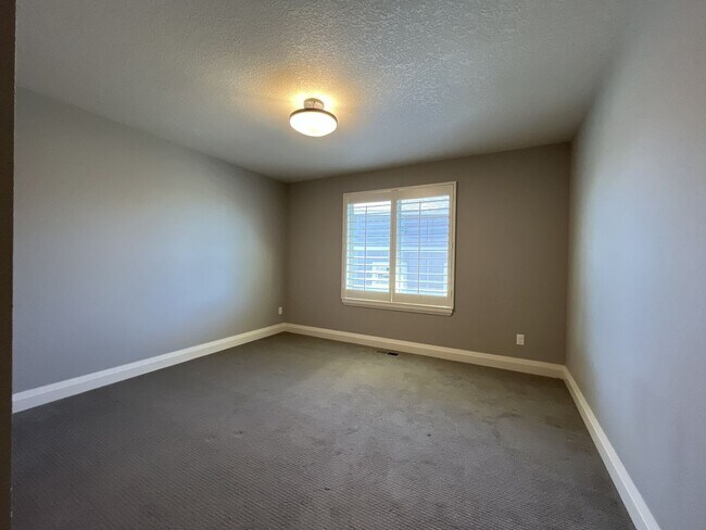 Building Photo - Elegant South Cooper Mountain Home with 4 Bedrooms, Bonus Room, Main-Level Suite & Designer Finishes