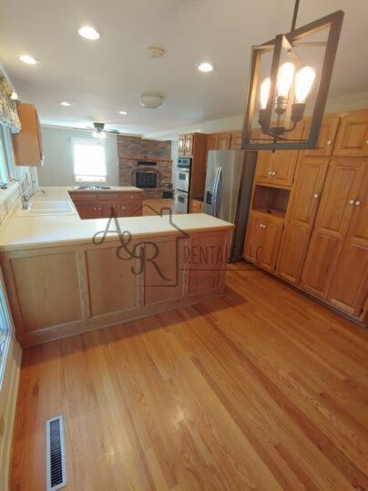 Building Photo - 801 Twin Lakes Dr