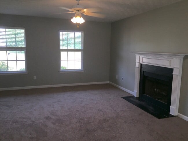 Building Photo - Ola schools 4 bedrooms 2.5 baths on large level lot