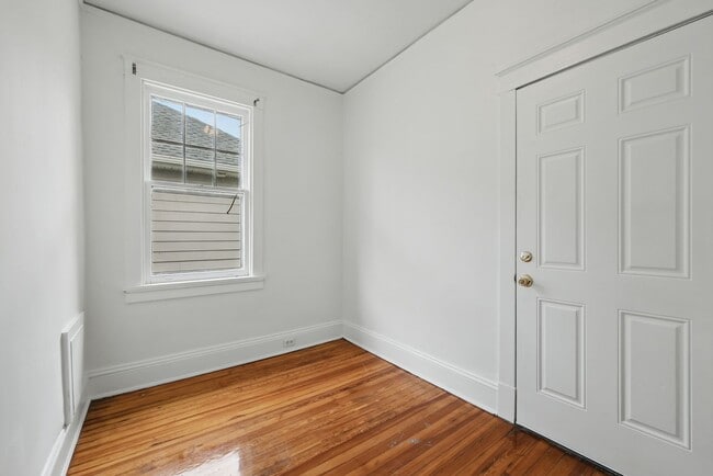 Building Photo - 4 Bedroom Highland Terrace Beauty
