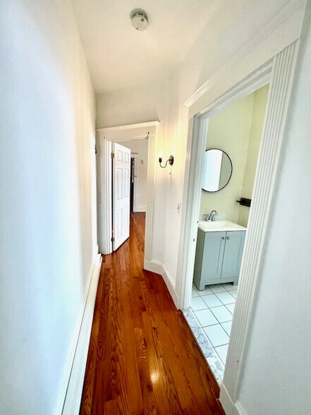 Building Photo - 81 College Ave