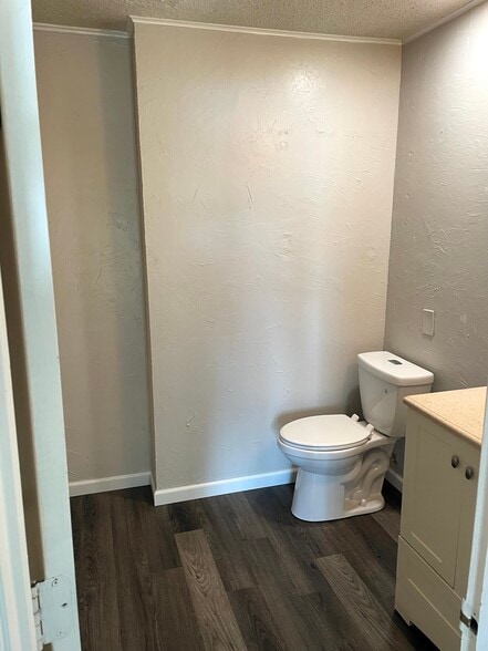 Half bath - 6333 Kelly Dr