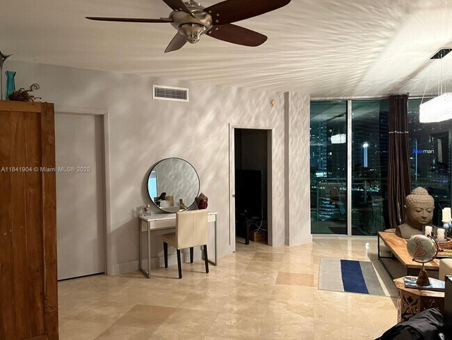 Building Photo - 350 S Miami Ave