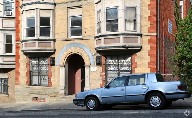 Building Photo - 1701 Sycamore Street