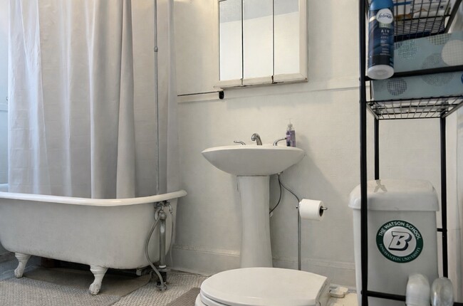 Building Photo - 223 Hudson St