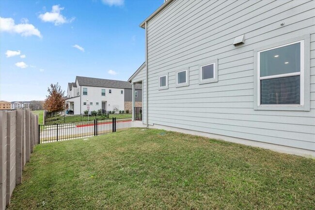 Building Photo - 7401 Grand Linden Wy