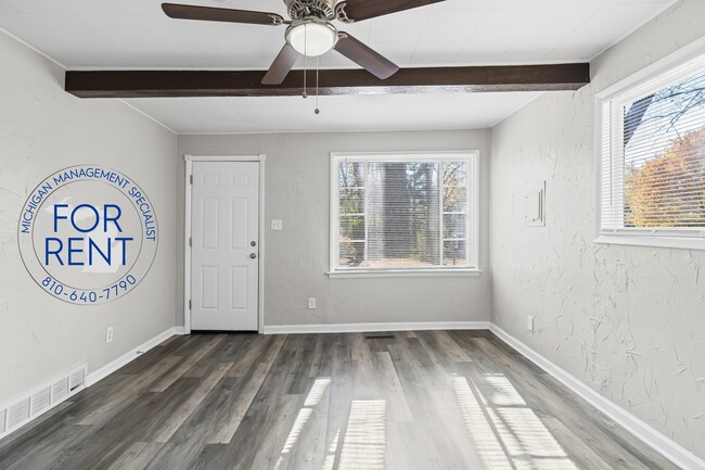 Building Photo - 2429 Lincoln Manor Dr