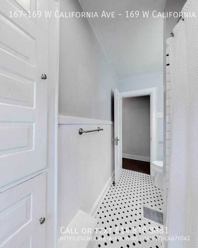 Building Photo - Three Bedroom- Clintonville