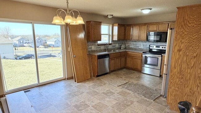 Building Photo - 2213 Larkspur