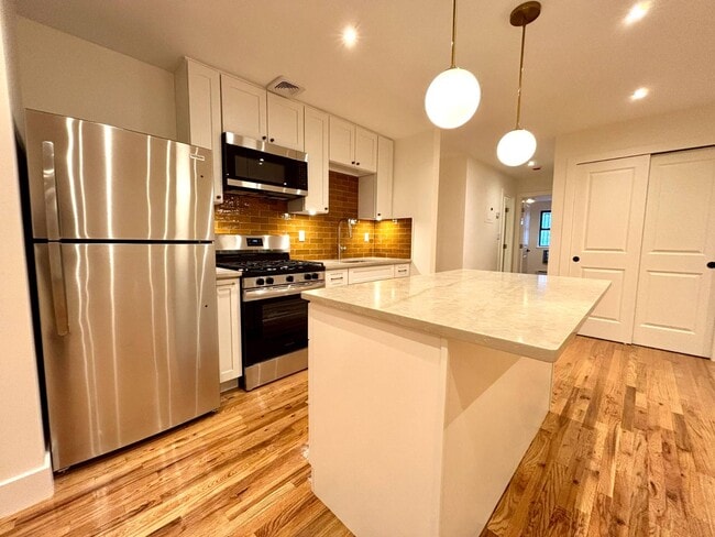 Building Photo - 2182 Davidson Ave