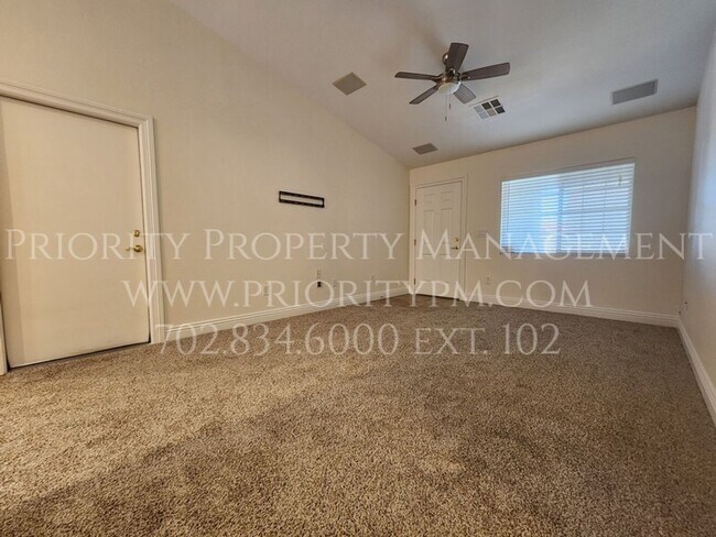 Building Photo - GORGEOUS! Single Story Townhome ~ 2 Bed ~ ...