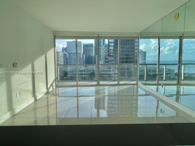 Building Photo - 495 Brickell Ave