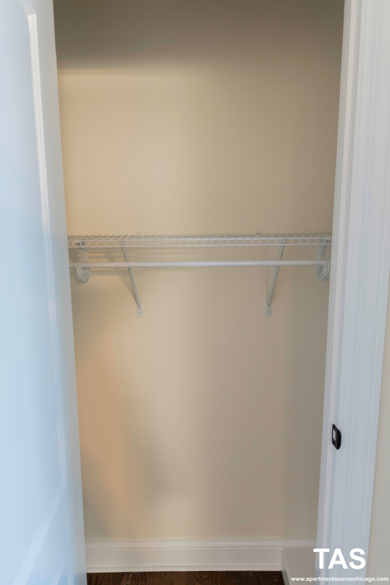 Building Photo - 918 Green Bay Rd