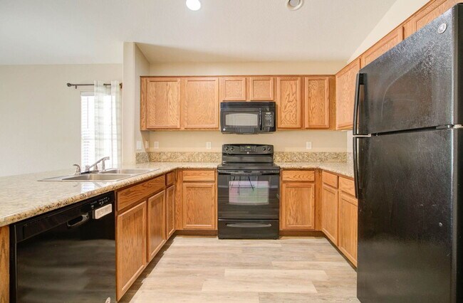 Building Photo - 41375 W Cahill Dr