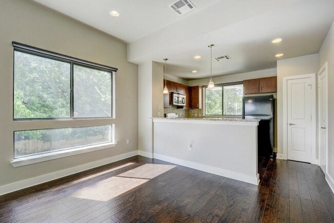 Building Photo - 304 W Alpine Rd