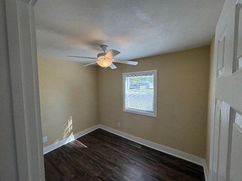 Building Photo - 2026 Penrose Dr