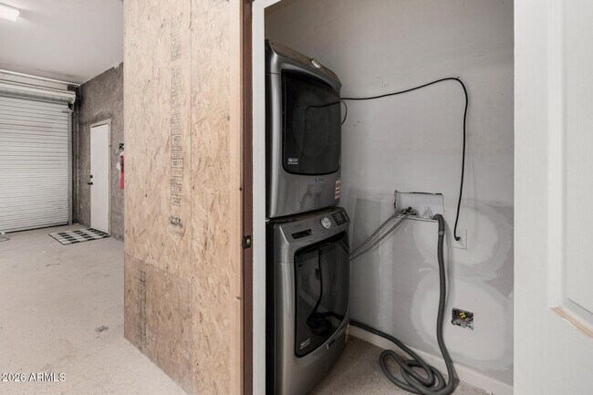 Building Photo - 2266 E Willis Rd