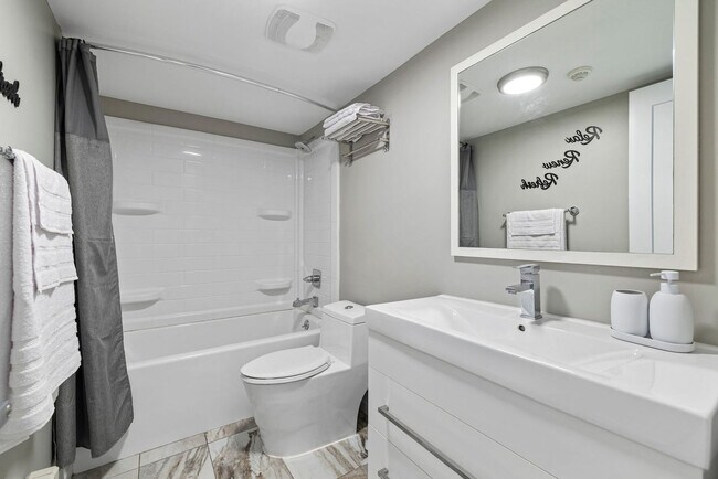 Building Photo - 30 U.S. 9W-SI ID1466834P