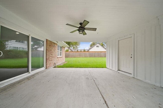 Building Photo - 4427 Sarong Dr
