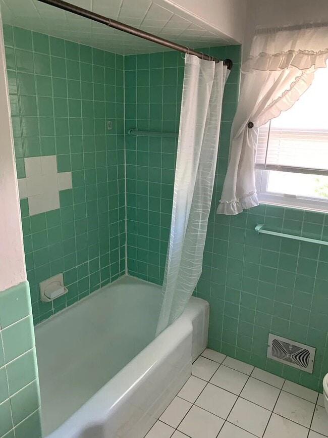 Building Photo - 3137 Belmont Ave