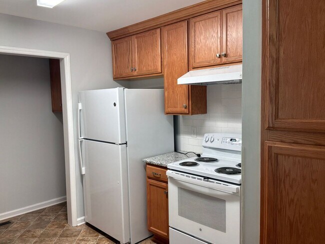 Building Photo - Beautiful 3 Bedroom is NOW AVAILABLE!!!