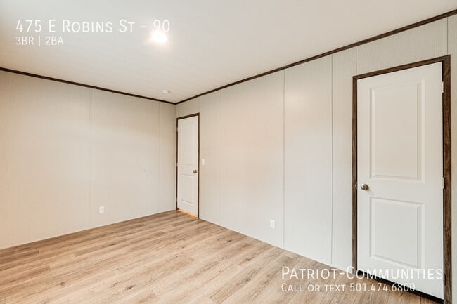 Building Photo - 475 E Robins St