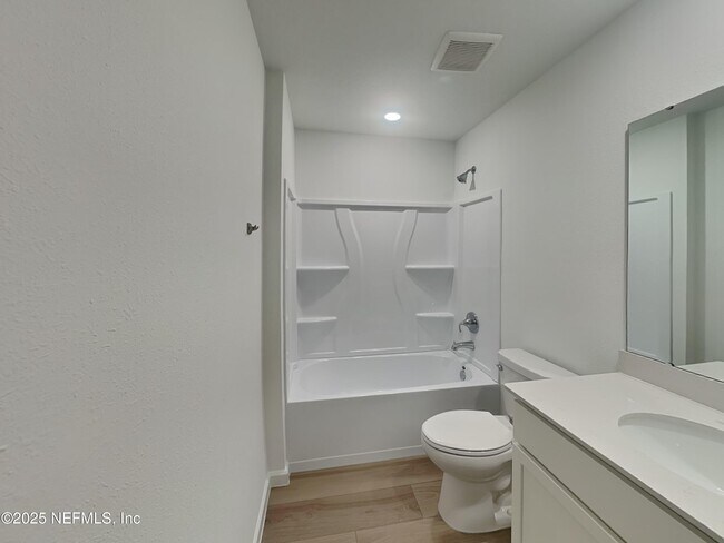 Building Photo - 626 Holly Lks Dr