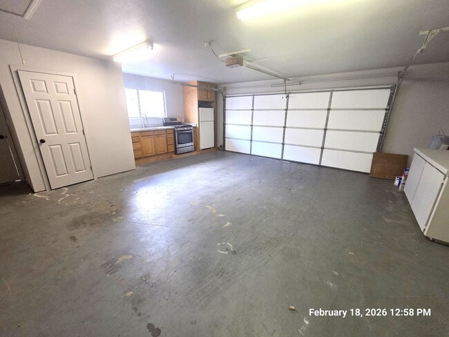 Building Photo - Beautiful 3 Bedroom 2 bath Home Across from La Joya Middle School