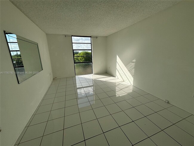 Building Photo - 16950 W Dixie Hwy