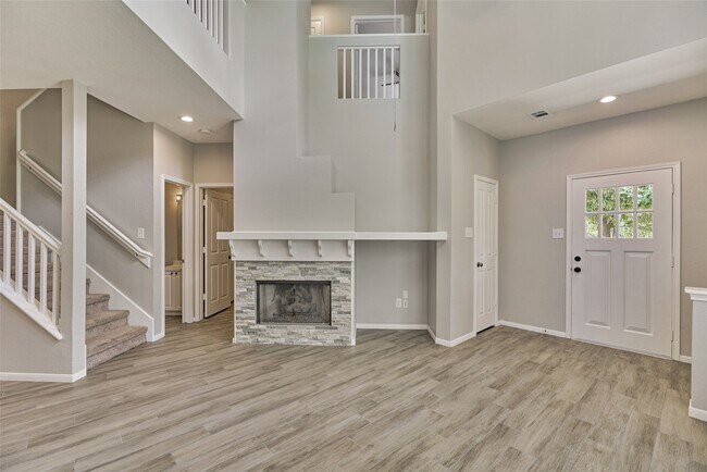 Building Photo - 25 Scarlet Woods Ct