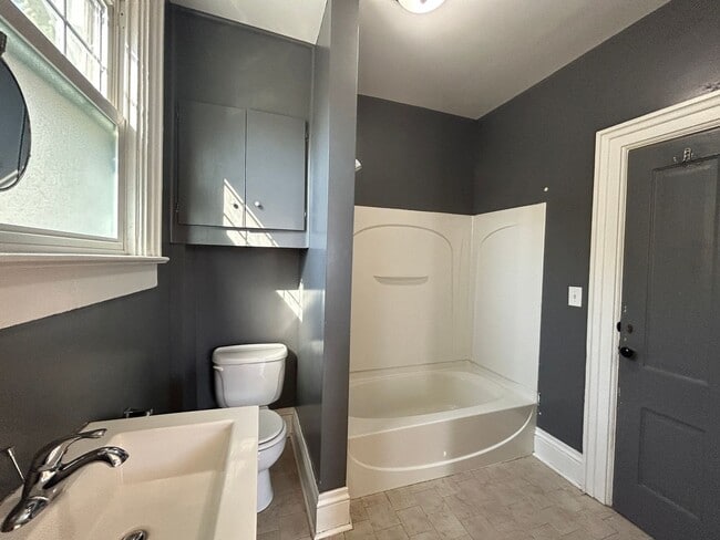 Building Photo - 3 Bedroom 1.5 bath home in Davenport