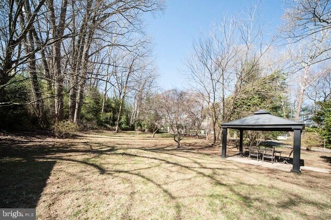 Building Photo - 7320 Bradley Blvd