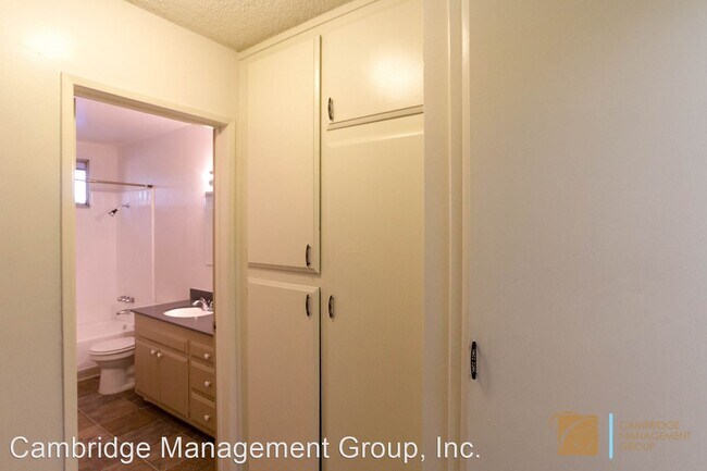 Building Photo - 554 Greenbrier Dr