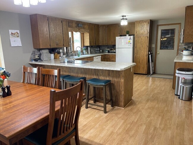 Building Photo - Spacious, four-bedroom, two-bathroom, coun...
