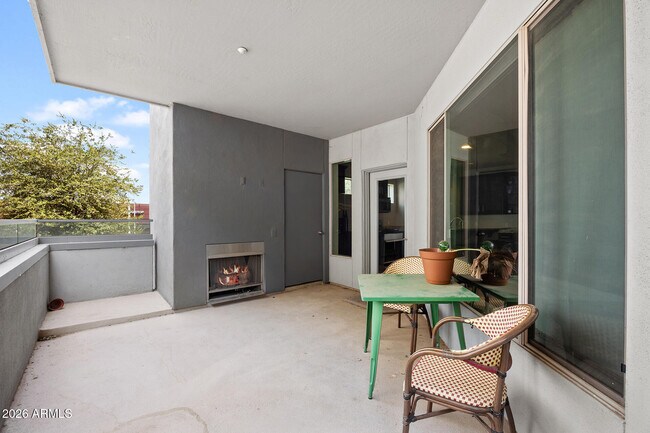 Building Photo - 945 E Playa Del Norte Dr