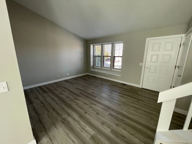 Building Photo - Gorgeous remodeled 4 Bedroom Home in D20!