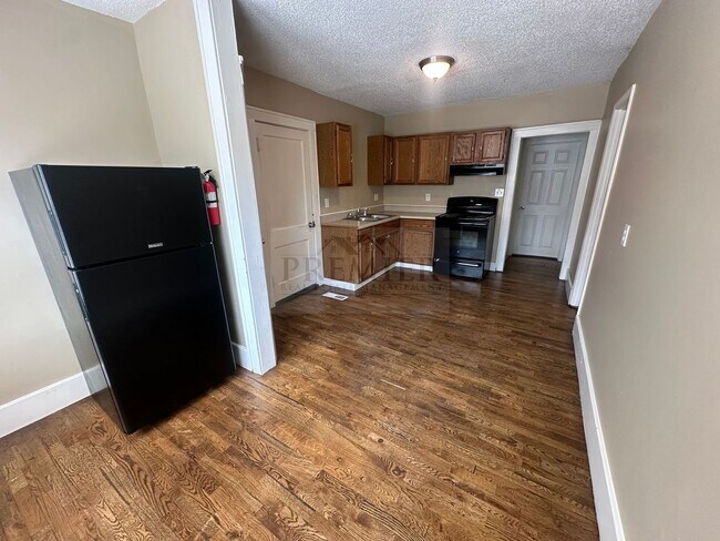 Building Photo - Rent $895 -5646 Lydia Ave, Kansas City, MO...