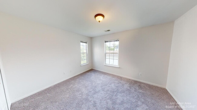 Building Photo - 2795 S Knightsbridge Cir