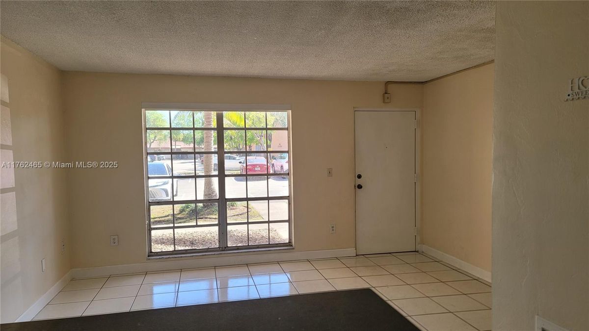 Building Photo - 7155 Miami Lakes Dr