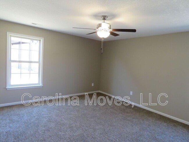 Building Photo - 454 Peaksview Dr
