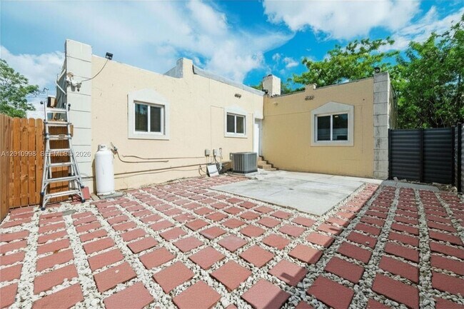 Building Photo - 1199 NW 121st St