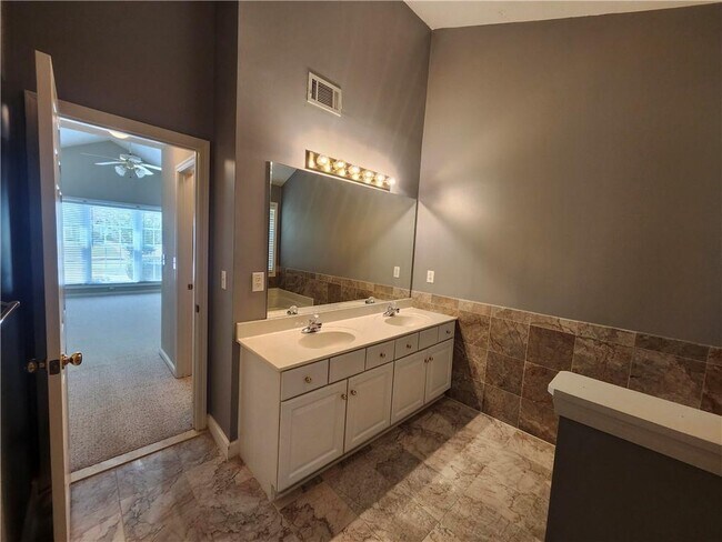 Building Photo - 1052 Ludwick Way