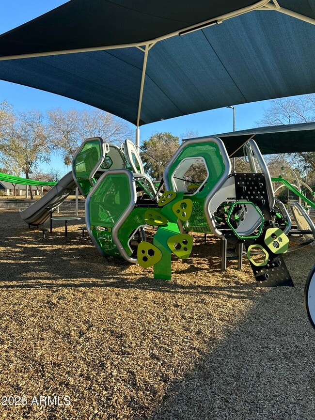 Building Photo - 1622 N Comanche Dr