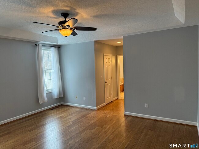 Building Photo - 104 Valley View Rd