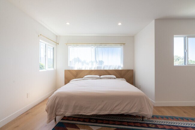 Building Photo - Stunning Views from Silver Lake Hillside Home for Rent with Spectacular Views