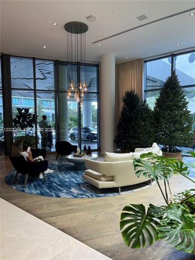 Building Photo - 650 NE 32nd St