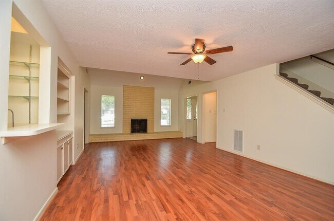 Building Photo - 4811 Wind Chimes Dr