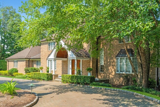 Building Photo - 787 Peach Tree Ln