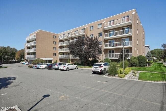 Building Photo - 38 Moonachie Rd